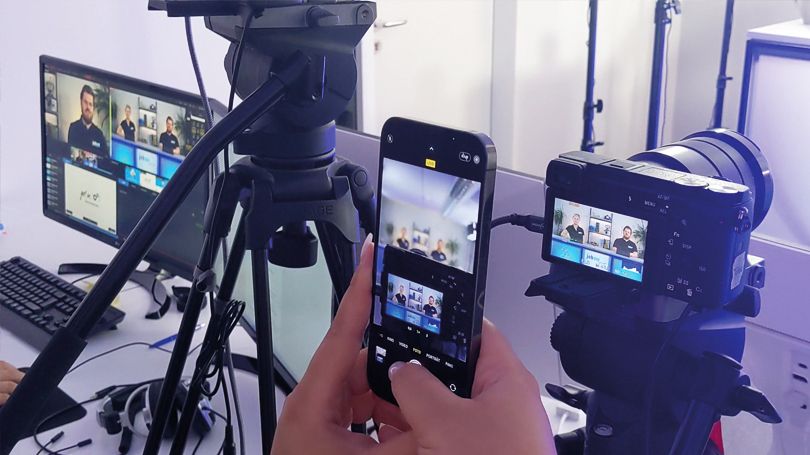Kameras und Handbildschirm bei der Aufnahme der job I/O